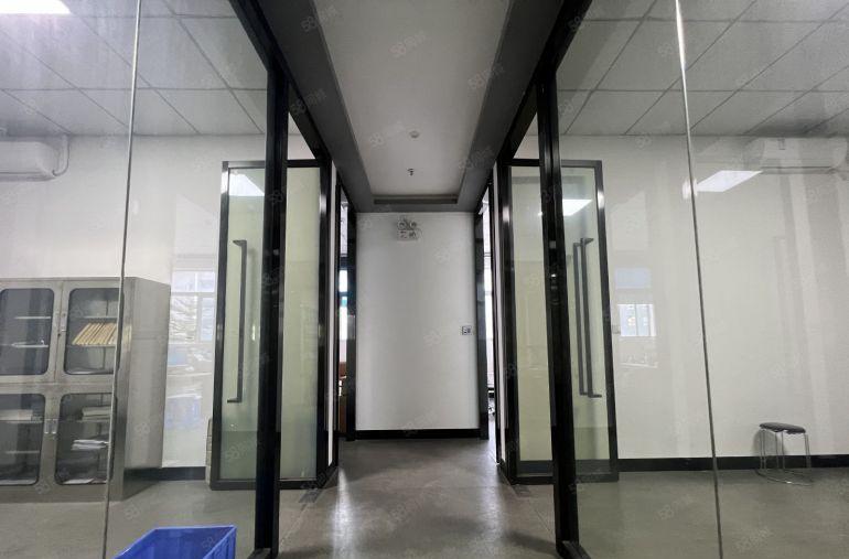 17元起租，龙岗吉祥地铁口一楼二楼带装修1500平。可以分租