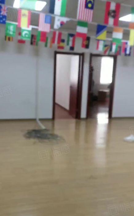 龙岗新生工业区一楼300平厂房仓库带标准两吨货梯出租