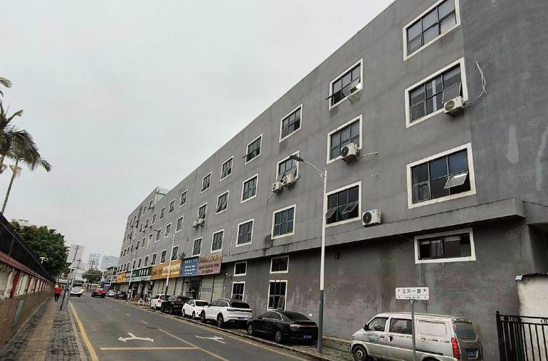 龙岗地铁口独立园区整层面积1137平   大车随意掉头进出