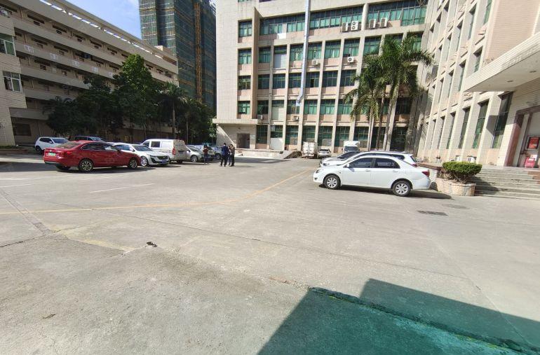 龙岗中心城地铁站附近新空出楼上500平精装办公室仓库厂房出租