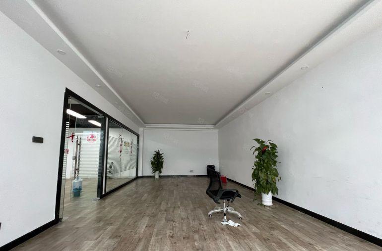 龙岗中心城南路地铁口楼上1380平厂房出租带精准修办公室