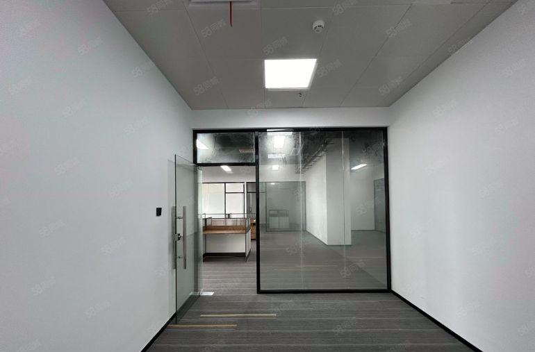 龙岗龙城广场地铁口办公楼精装25至860平带家私办公室出租