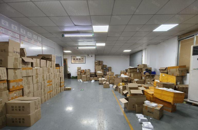龙岗爱联地铁旁厂房出租2000平方500平起分带装修水电齐全