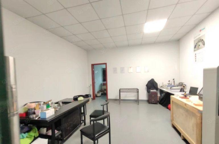 龙岗中心城附近整层1600平 原房东 带装修 无转让费