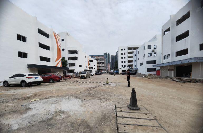 深圳龙岗区平湖华南城禾花地铁口工业区内私家菜馆会所餐饮店出租