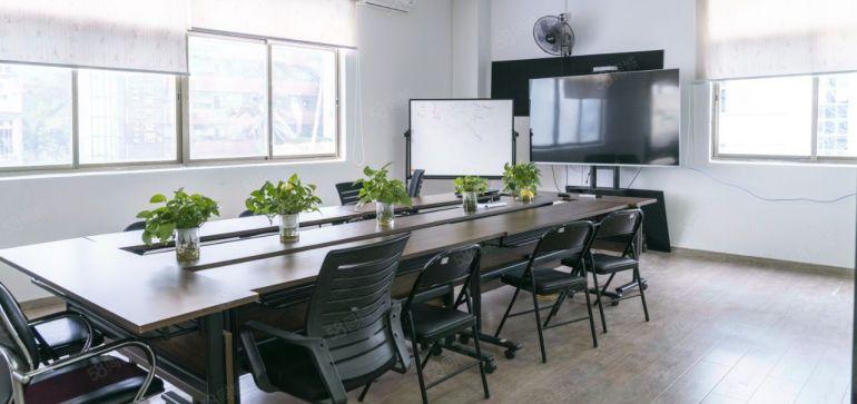 横岗六约地铁站附近电商园2楼300平方精装修办公室厂房可分租