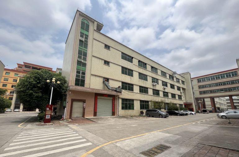 可分租，新生地铁口楼上1000平精装修带地坪漆办公室厂房出租