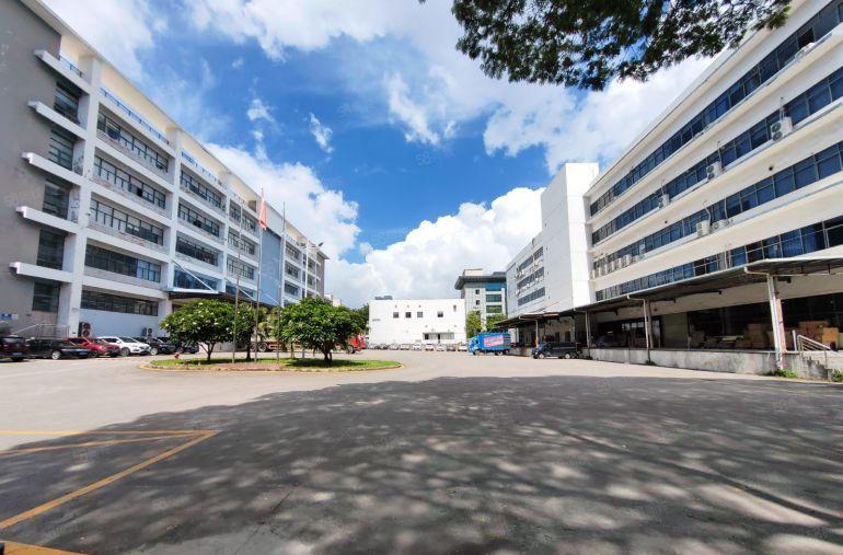 原房东，龙华坂田物流仓库整层3000平，一楼带卸货平台可分租