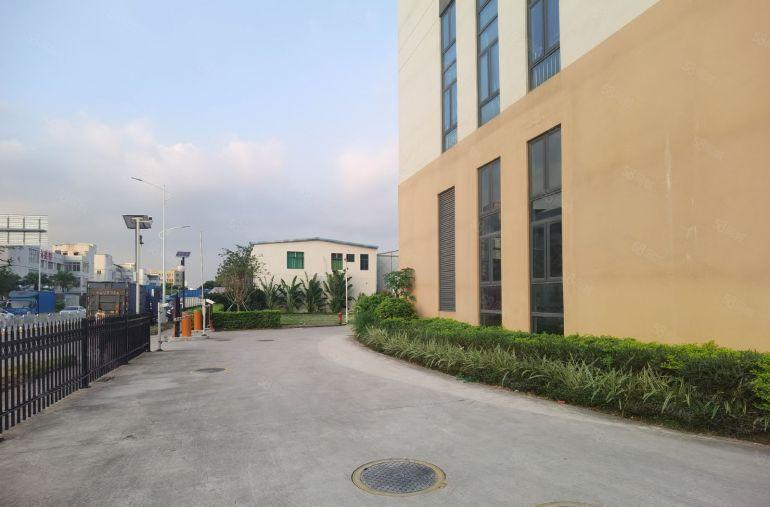 深圳龙岗平湖独立研发综合楼6650平方可分租共9层