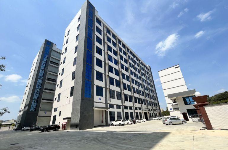 坂田南坑地铁口精装修2600平方原房东标准厂房出租大小分租。