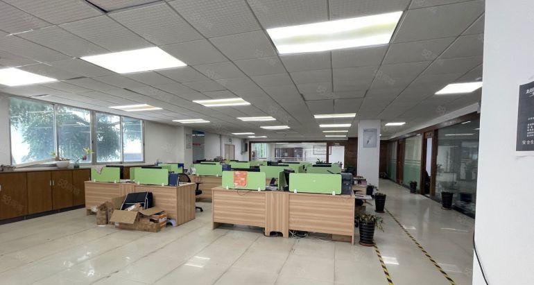 坂田岗头新出原房东带红本精装修厂房办公室1000平出租