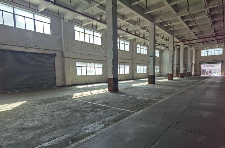 深圳横岗6000平方8米高一楼标准厂房出租带卸货平台可分租。