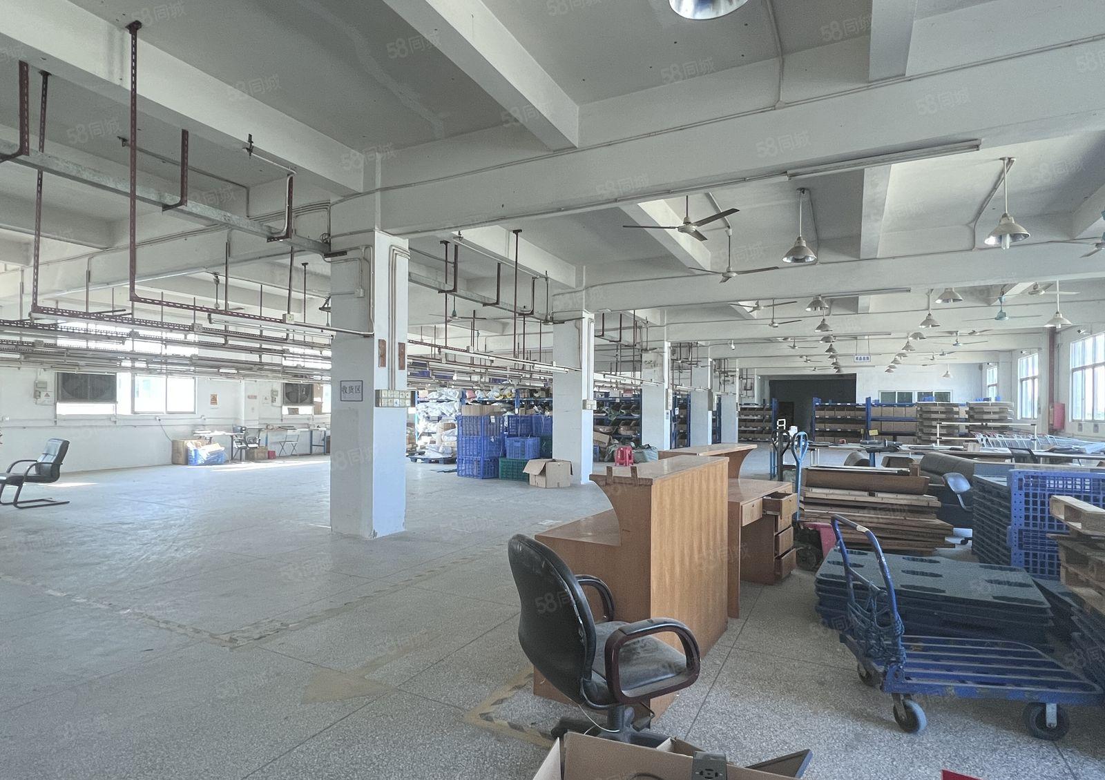 平湖上木古楼上1300平精装厂房出租交通便利带超大空地好停车