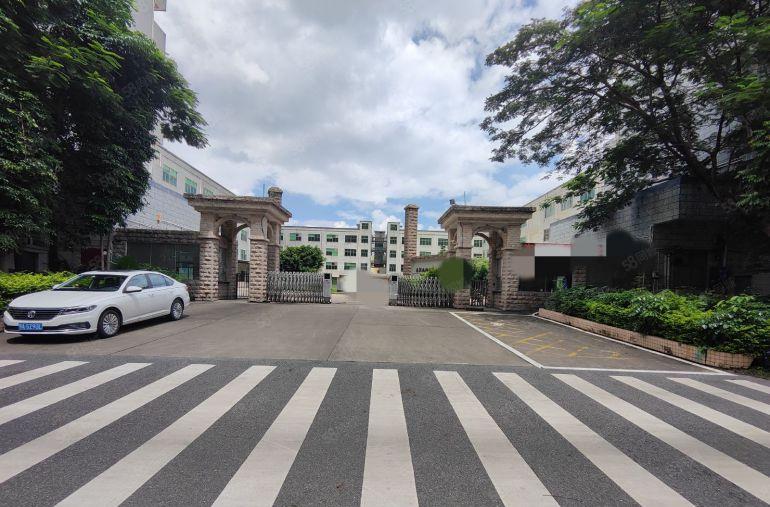 龙岗花园式独门独院4栋厂房2栋宿舍出租，可按层分租。