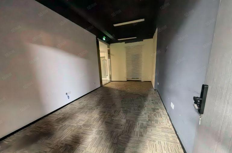 龙岗中心城精装修办公室682平