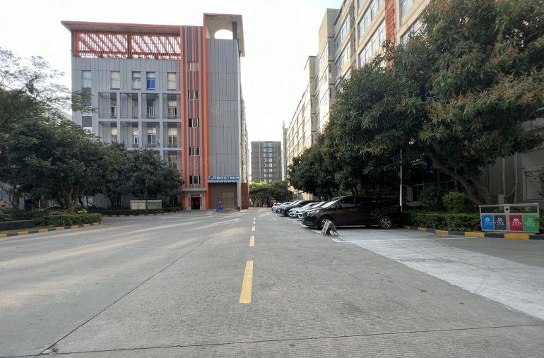 坂田布吉红本厂房全新园区新出3000平米带3台货梯低价出租