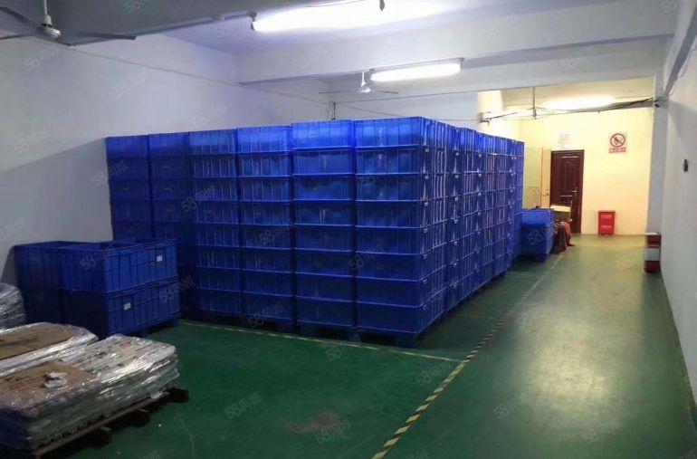 横岗四联地铁口附近新出楼上120平带精装修红本厂房出租