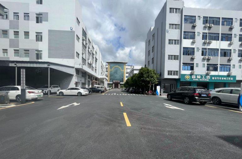 横岗六约红棉路边厂房出租1000平，层高6米，带卸货平台。