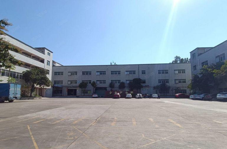 现成装修 龙岗中心城原房东一二楼1000平厂房出租，有地坪漆