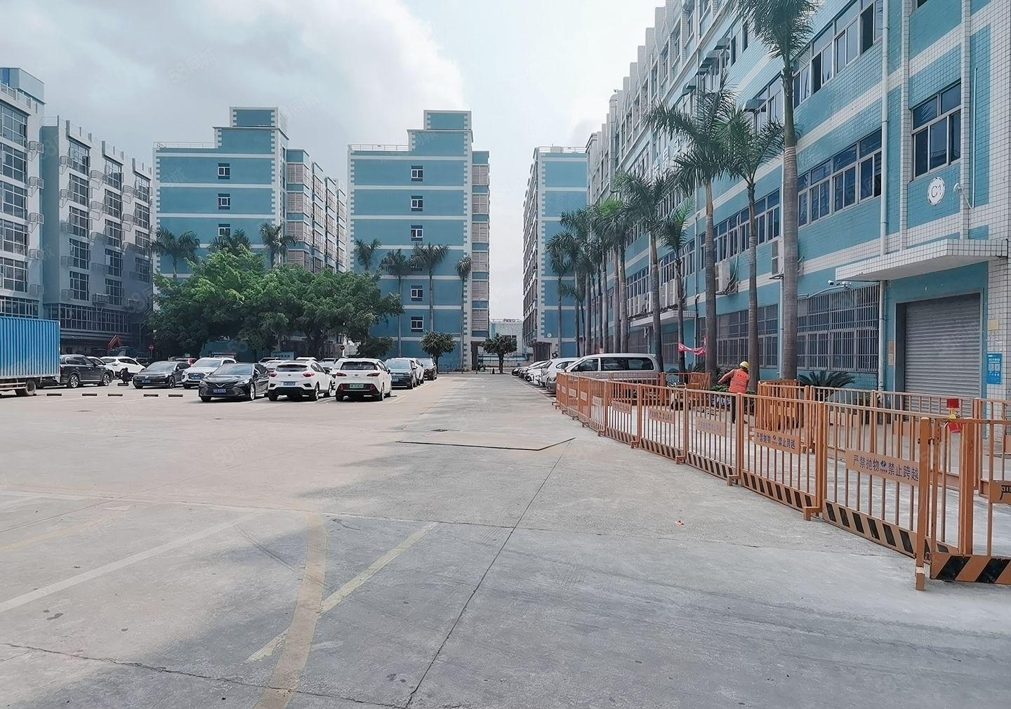 300平起分南联原房东一楼二楼各1000平方水电齐全 精装修