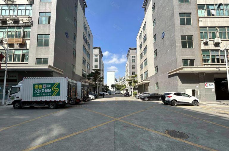 龙岗坪地低碳城楼上整层1500平研发办公红本厂房出租 可分租