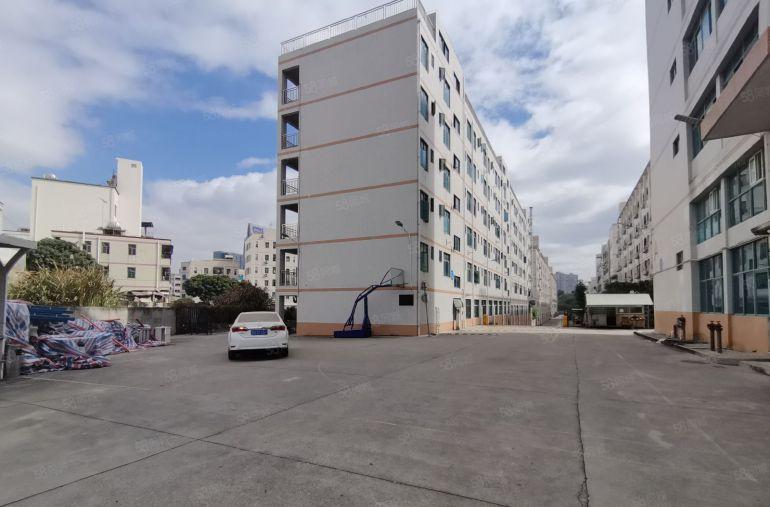 平湖华南城地铁站楼上3000平办公厂房仓库出租100平起租