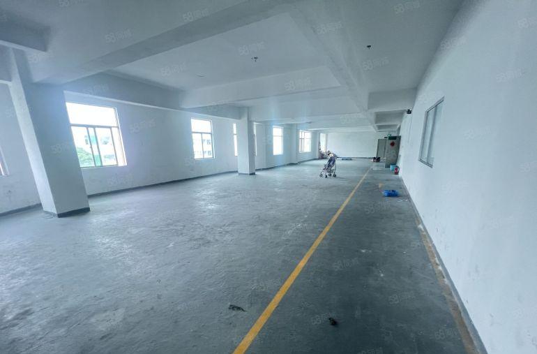 龙岗区龙西新出二楼300平标准厂房低价出租带装修吊机口