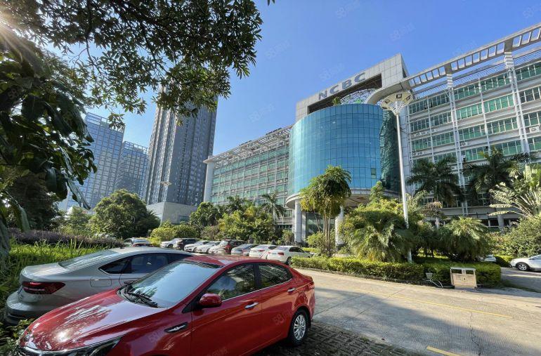 原房东！龙岗宝龙地铁口大型科技园8万平方带红本厂房出租可分租