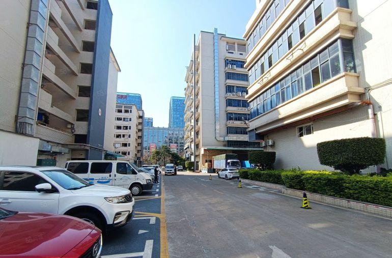 南联大型工业园楼上整层2000平厂房出租带卸货平台可分租