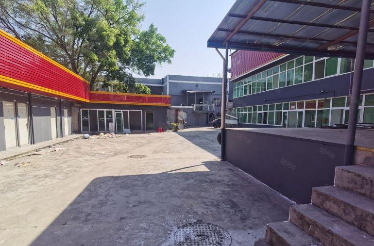 龙岗平湖新木村原房东4000平方独门独院厂房出租空地大。