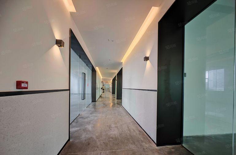 龙岗中心城地铁800米全新精装办公100平300平停车免费！