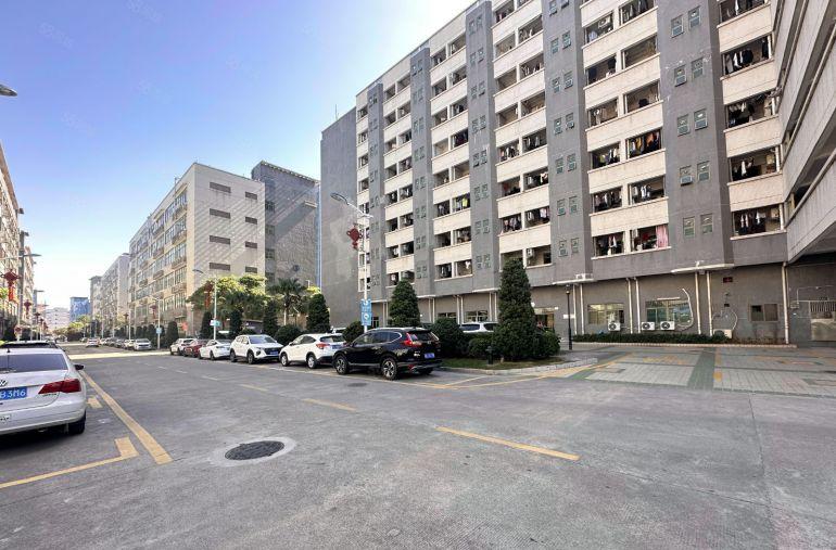 龙岗龙东地铁站旁科技园新出楼上1000平带装修厂房出租可分租