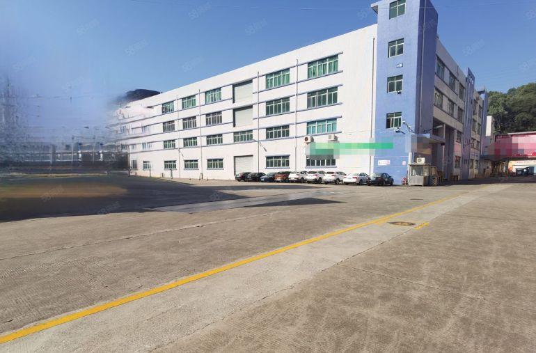 深圳横岗6000平方8米高一楼标准厂房出租带卸货平台可分租。