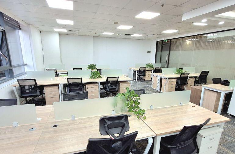 横岗永湖地铁站旁260平精装办公室原房东直租带家具