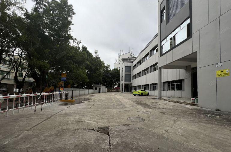 平湖辅城坳独院注塑厂房6300平方仓库出租空地大好招工翻新好