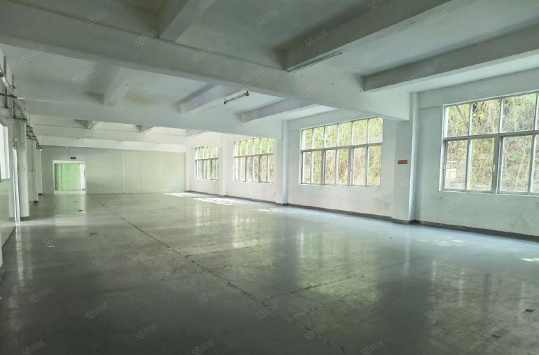 现成装修 龙岗中心城原房东一二楼1000平厂房出租，有地坪漆