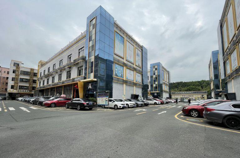 横岗六约地铁口科技园楼上精装500平带装修办公室厂房出租