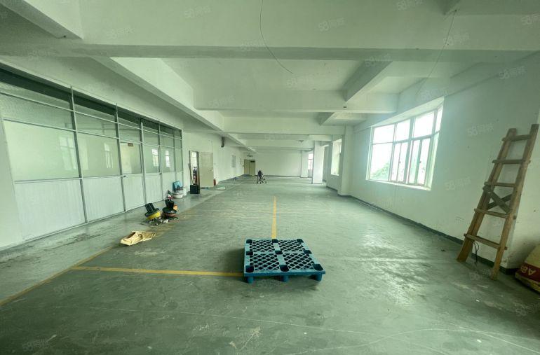 龙岗区龙西新出二楼300平标准厂房低价出租带装修吊机口