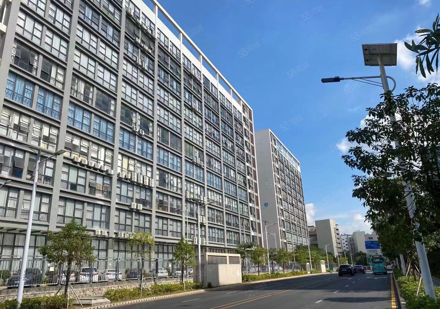 龙岗坪地国际地碳城楼上新出红本工业厂房1780平出租，可分租