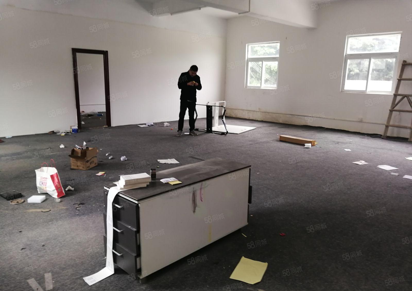 龙岗中心城二楼厂房出租1000平米大小可分租