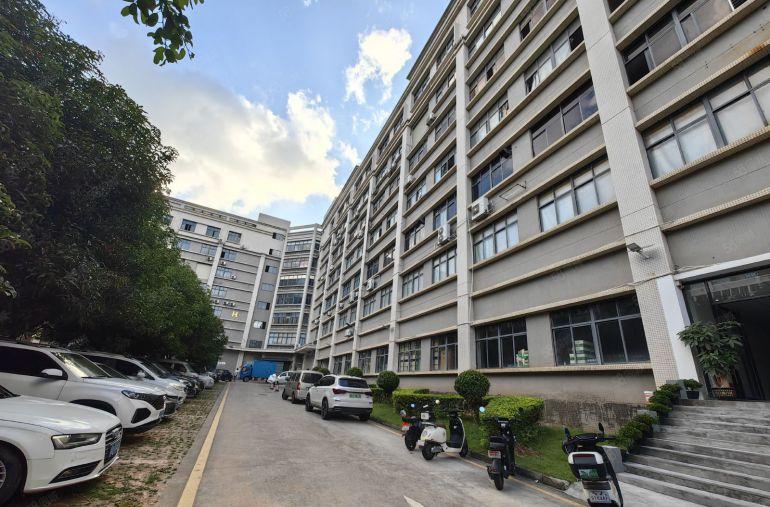 龙岗爱联地铁站500平方带精装修办公室厂房仓库出租