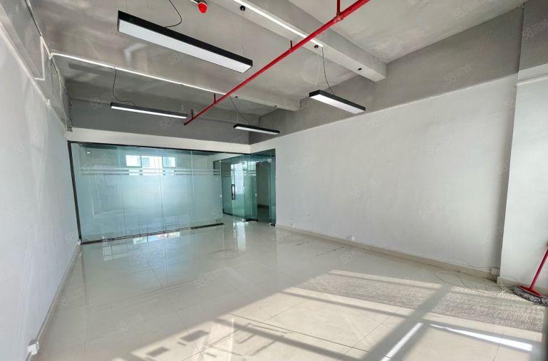 坂田北165平办公室，带2个隔间