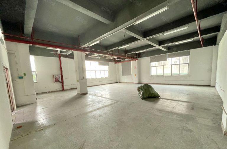 坂田科技城学校旁，楼上厂房，仓库出租