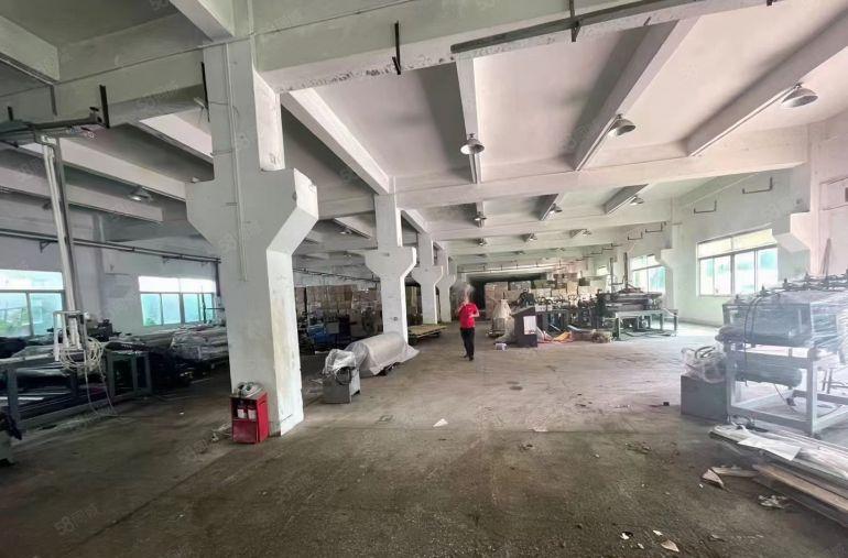 S龙岗一二楼每层500平方，大小可以分租。