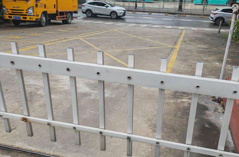 横岗地铁口500米独院厂房53000平可分租，空地大，价格低