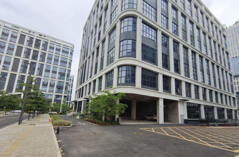 龙岗坂田地铁站楼上500平方精装修办公室厂房仓库出租