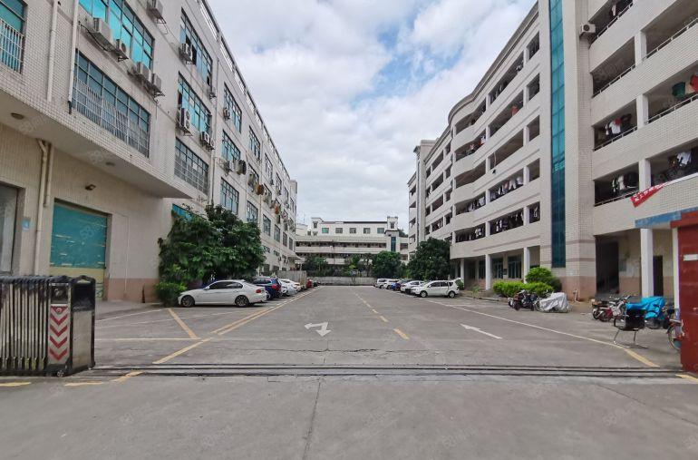 200平起租平湖上木古地铁口2000平精装红本厂房仓库出租