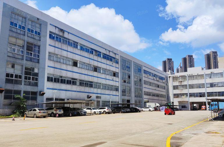 龙岗宝龙物流园楼上2000平出租，带卸货平台园区空地大