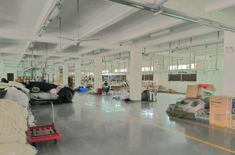 平湖新出二楼1680平方带现成装修厂房仓库出租可分租交通方便