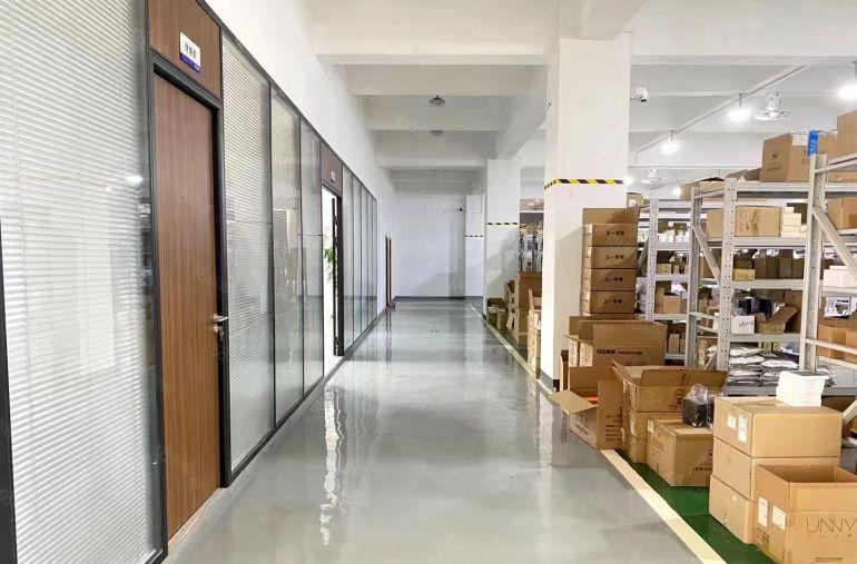 吉祥地铁站附近电商园楼上200平方精装修办公室仓库大小可分租